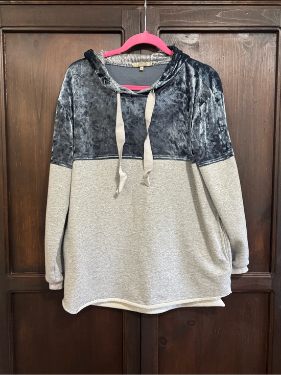 gimmicks by BKE Tops - Gimmicks by BKE Velvet Pullover Hoodie Sequin lined Hood size Medium Lagenlook